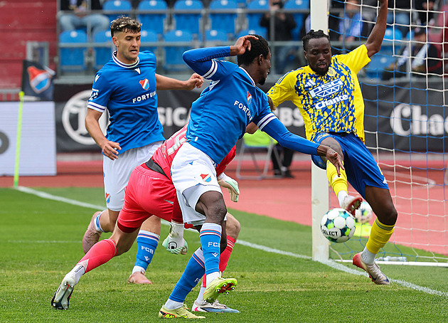ONLINE: Baník – Zlín 1:0, vlastní gól a vyloučení, další branka  domácích neplatí